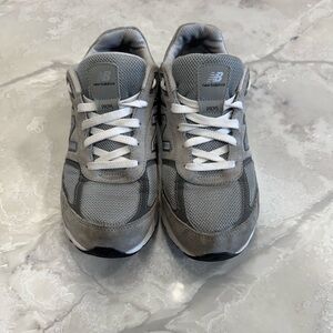 New Balance Men's Gray and White Sneakers